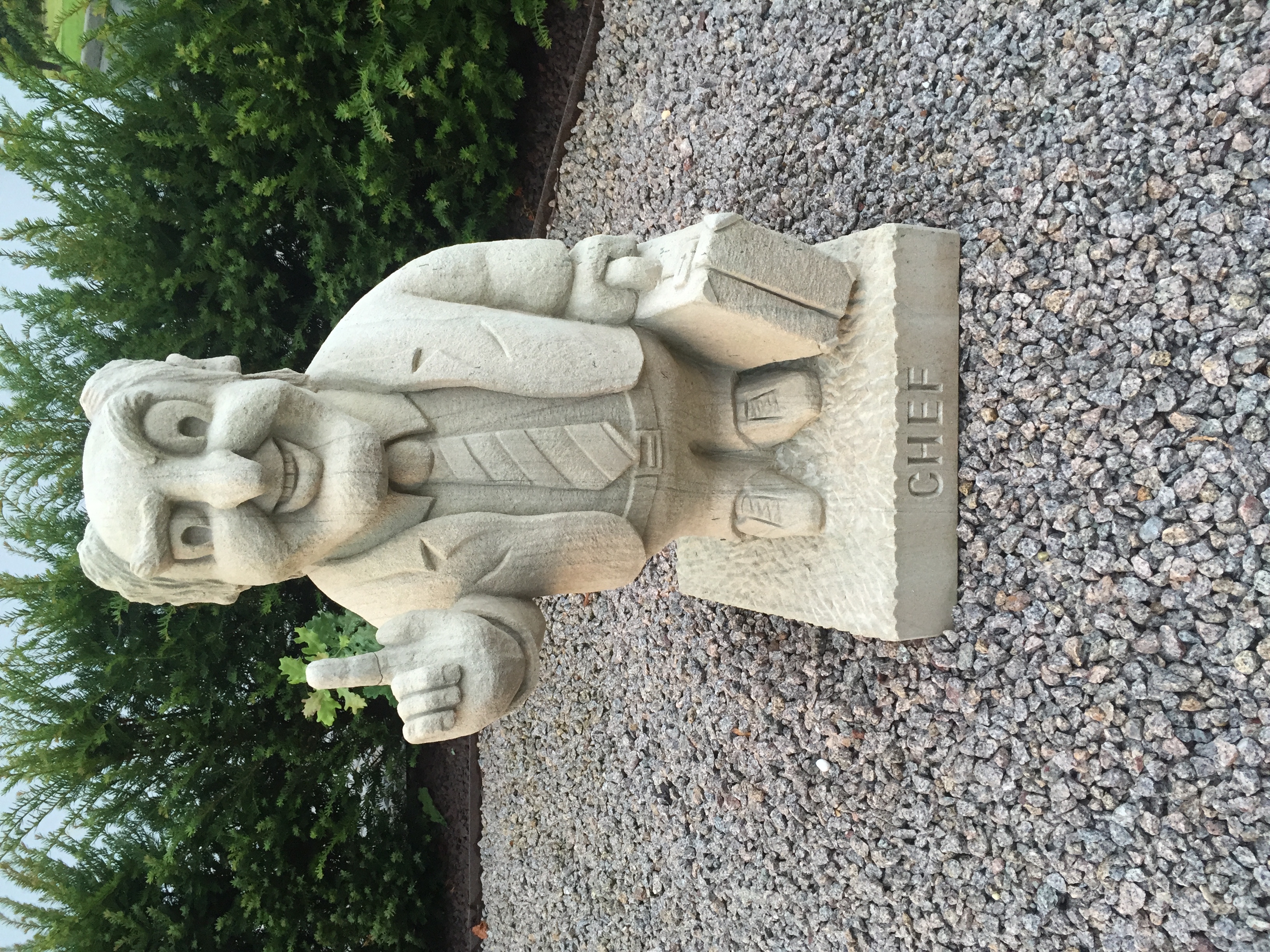 Figur „Chef“, Bildhauerarbeit von Florian Weber – Aufnahme 1 von 1