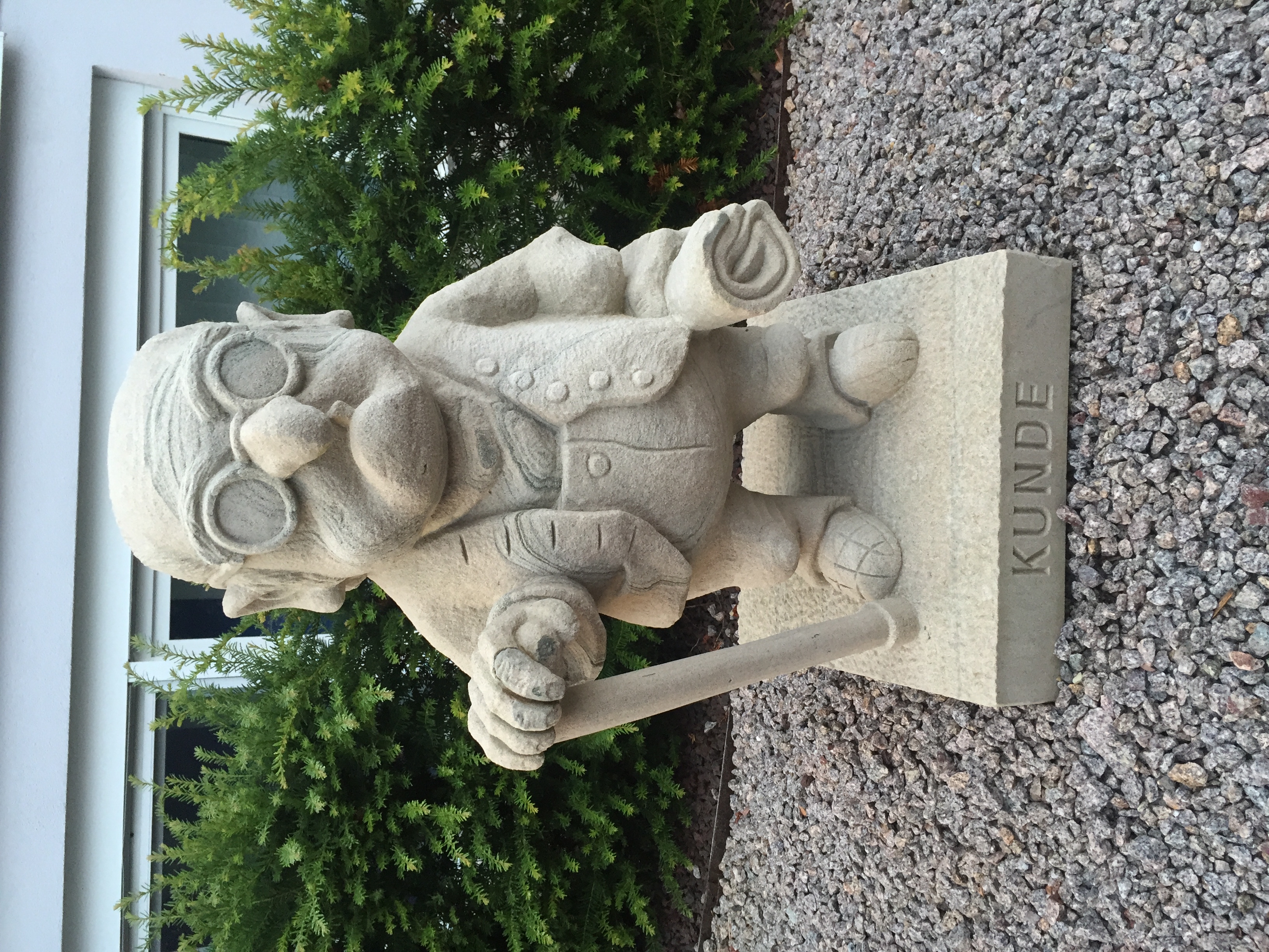 Figur „Kunde“, Bildhauerarbeit von Florian Weber – Aufnahme 1 von 1