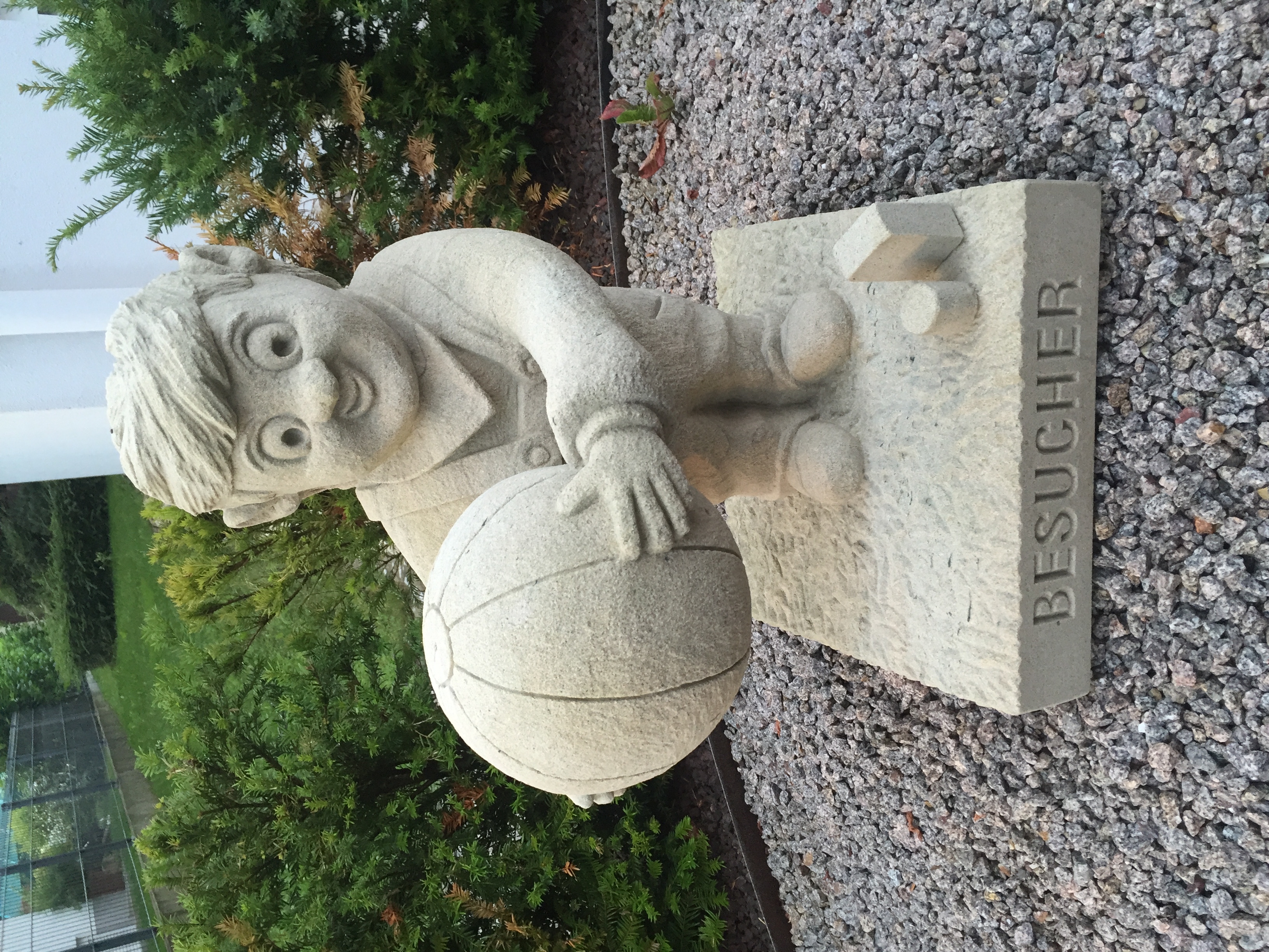 Figur „Besucher“, Bildhauerarbeit von Florian Weber – Aufnahme 1 von 1