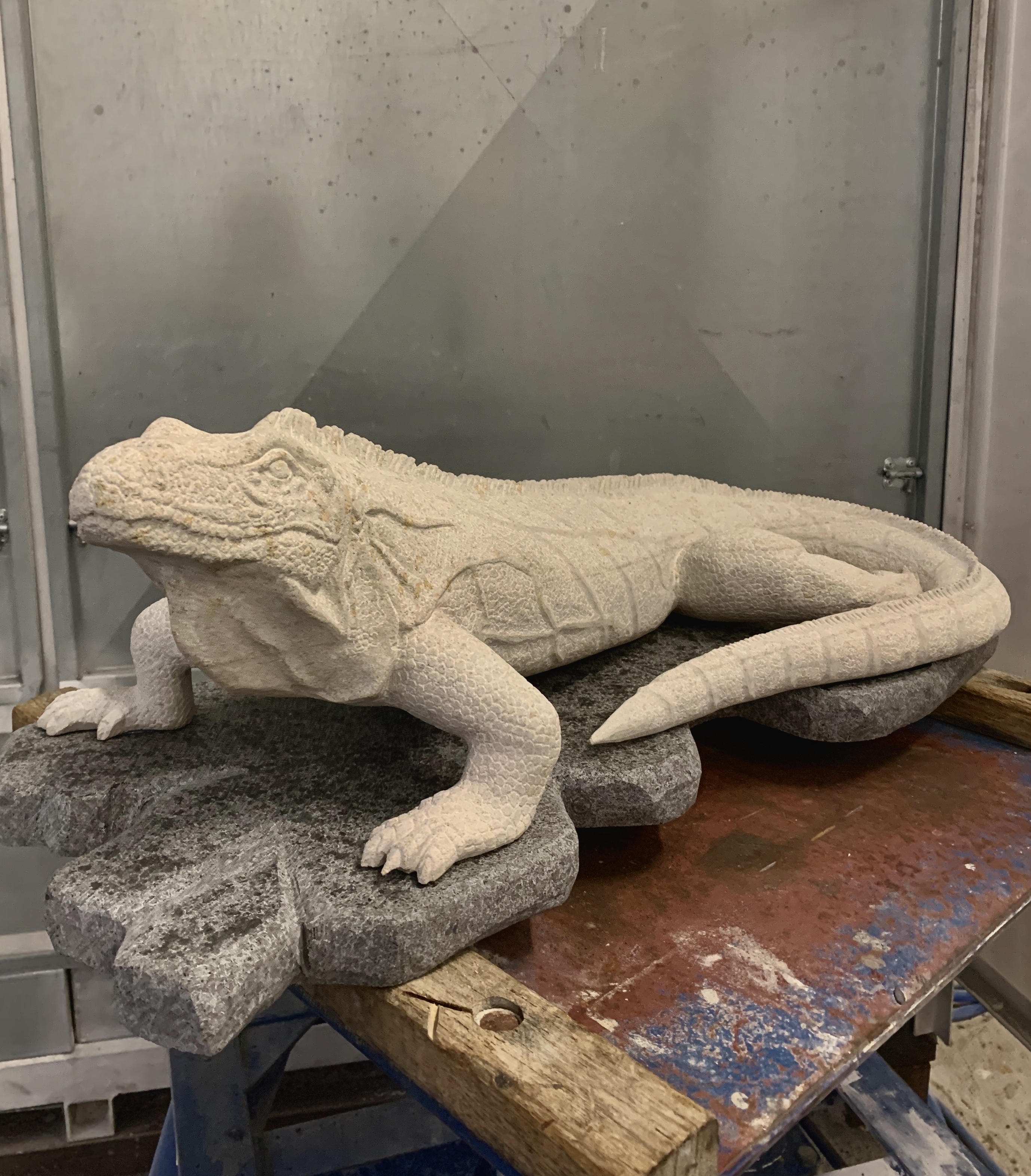 Leguan, Bildhauerarbeit von Florian Weber – Aufnahme 1 von 2