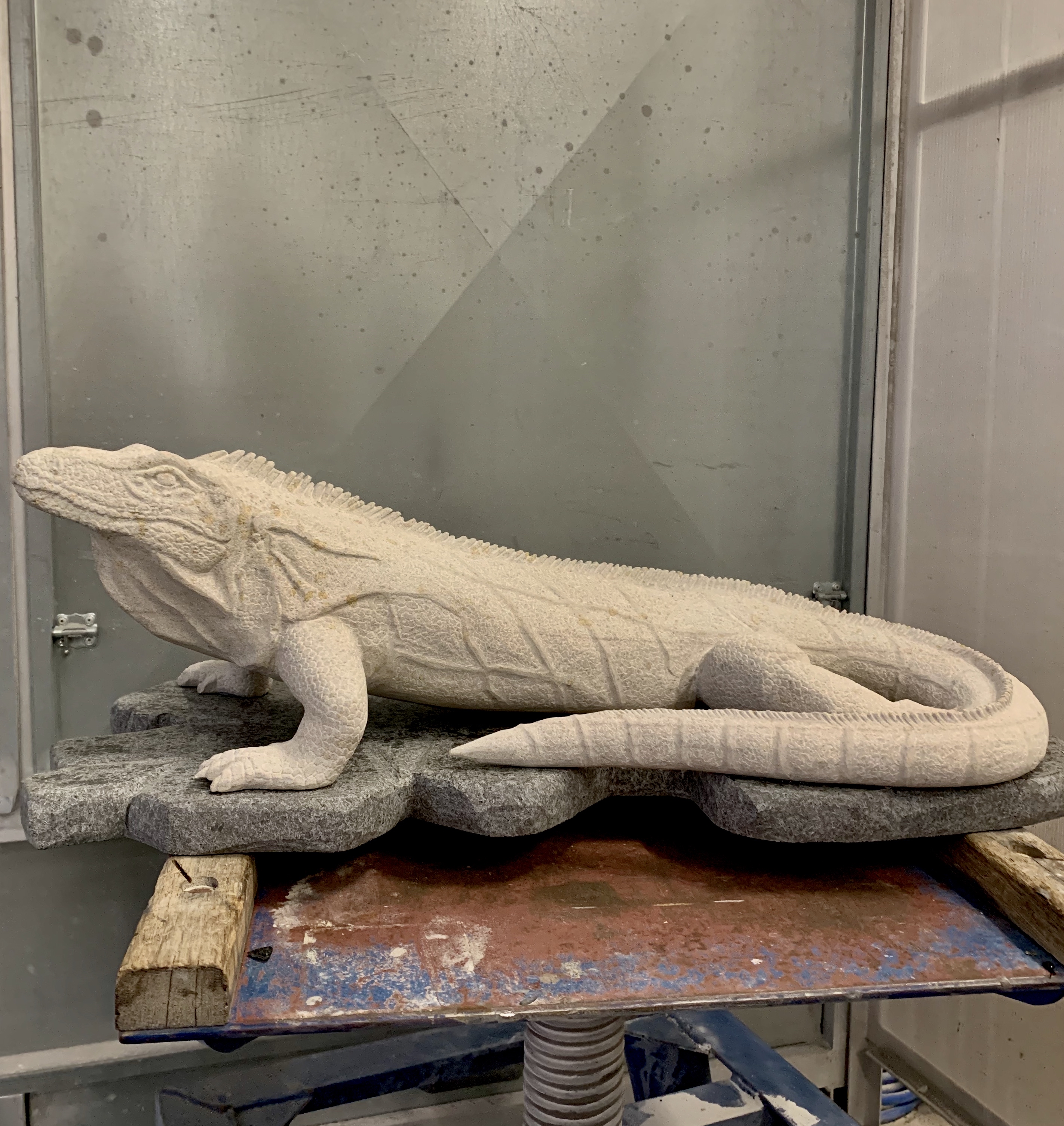 Leguan, Bildhauerarbeit von Florian Weber – Aufnahme 2 von 2