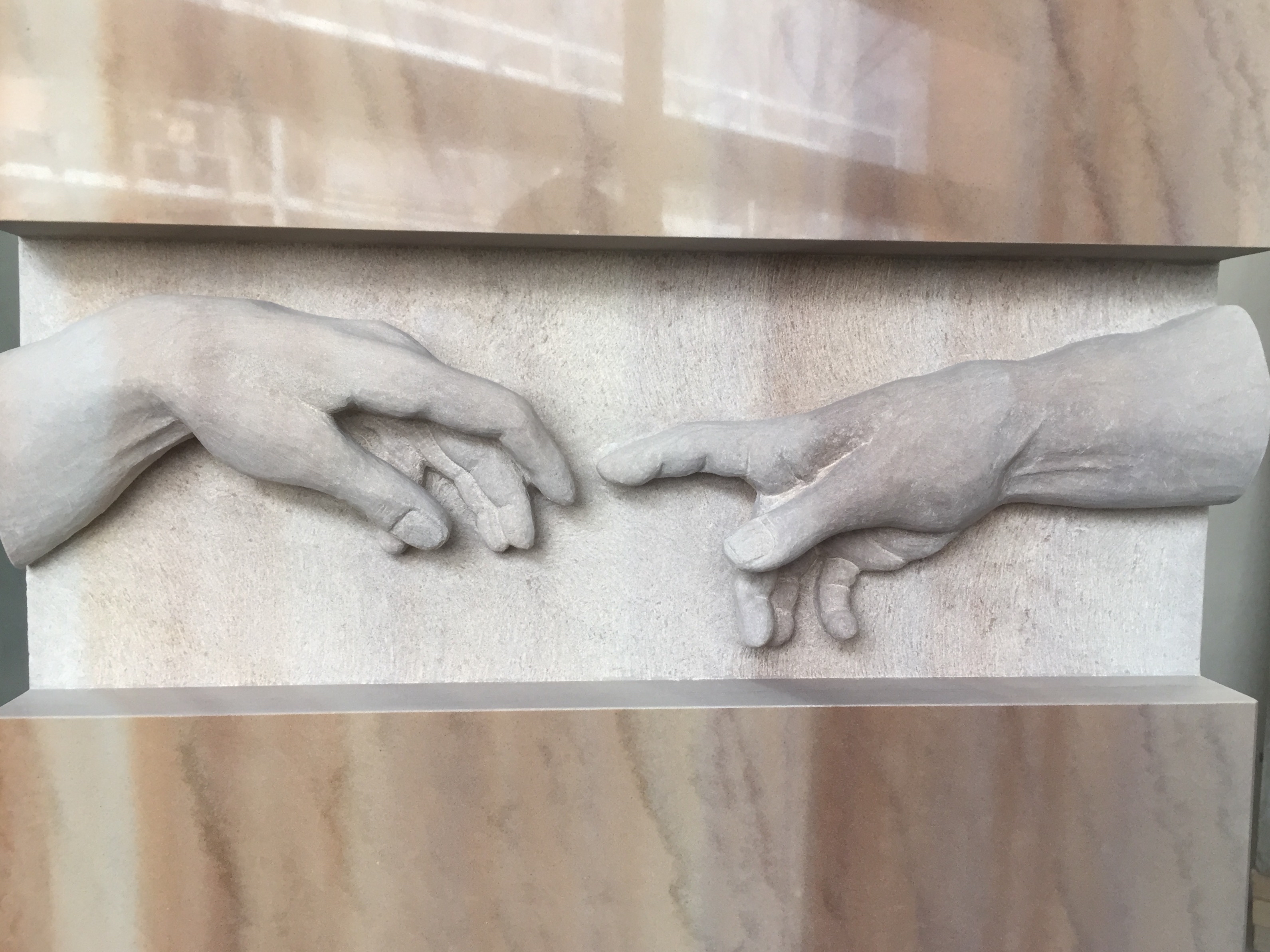 Hände – Relief, Bildhauerarbeit von Florian Weber – Aufnahme 1 von 1